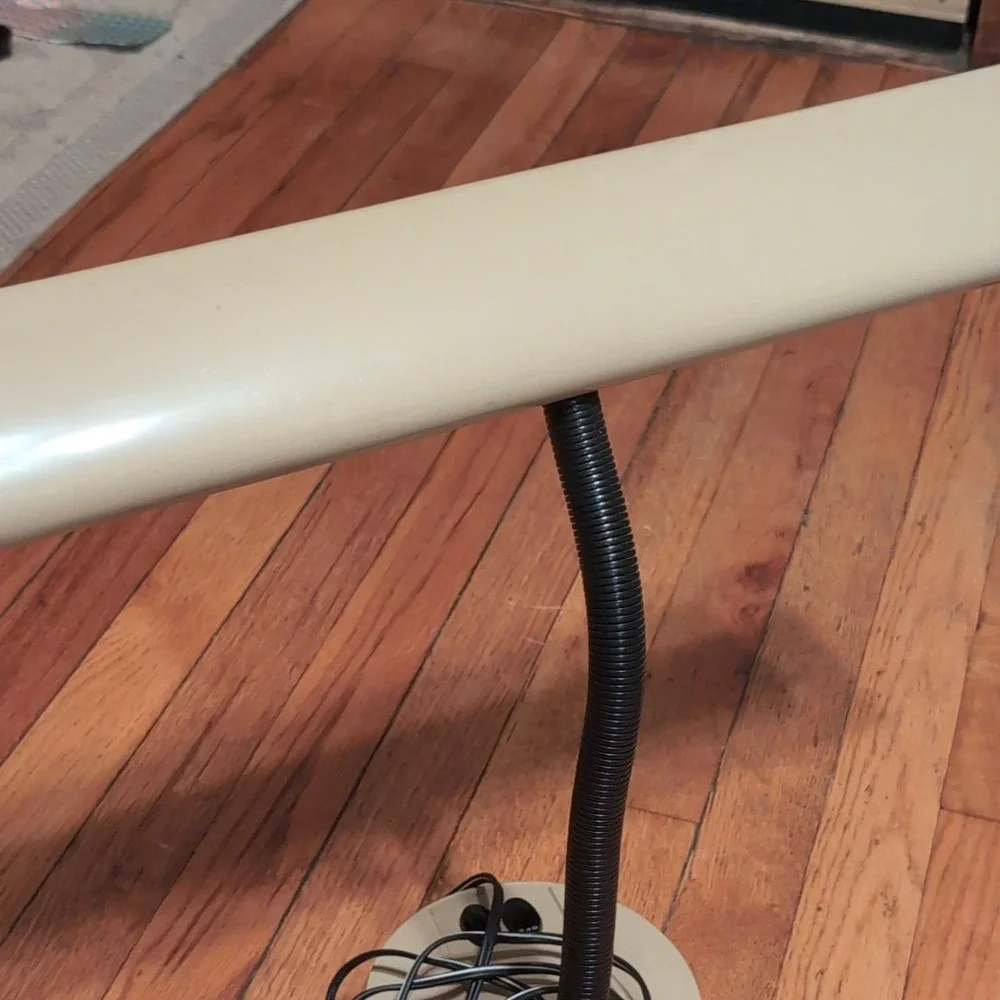 Mobilite 179 Desk Lamp Beige Gooseneck 1960s F15T8/CW